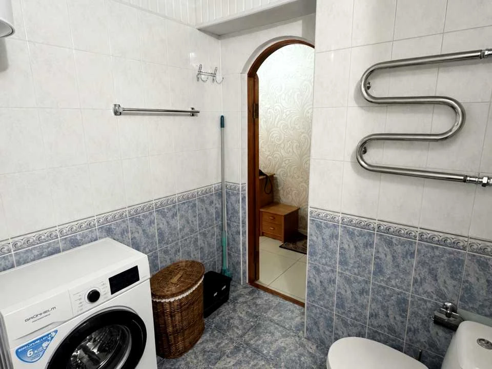 Apartment. Kyiv, Polyarna St., 8-E