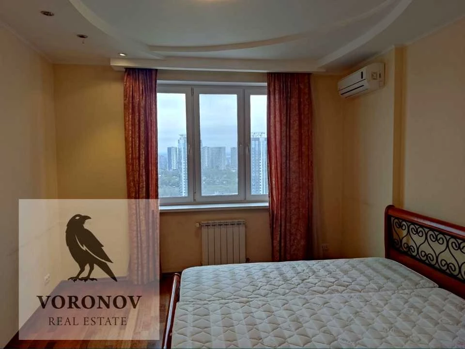 Квартира. Київ, Дніпровська набережна вул.