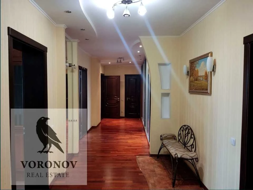 Квартира. Київ, Дніпровська набережна вул.