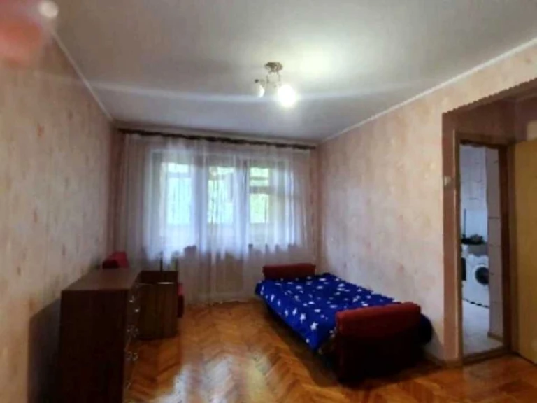 Apartment. Ota kara Yarosh Street, Botanical Garden
