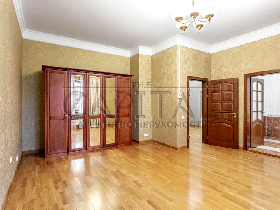Будинок. Київ, вул. Черняховського