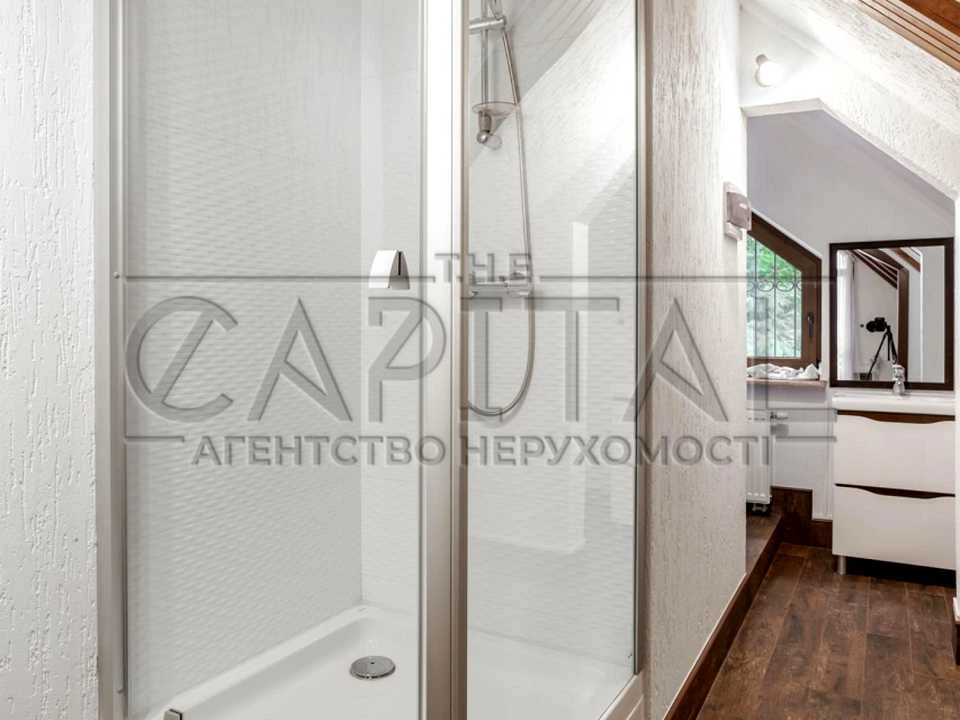 Будинок. Київ, вул. Черняховського