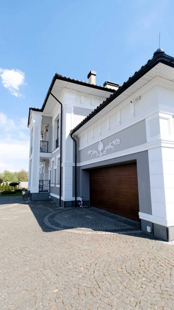 продаж преміального будинку з ремонтом, 30 сот. землі, гость