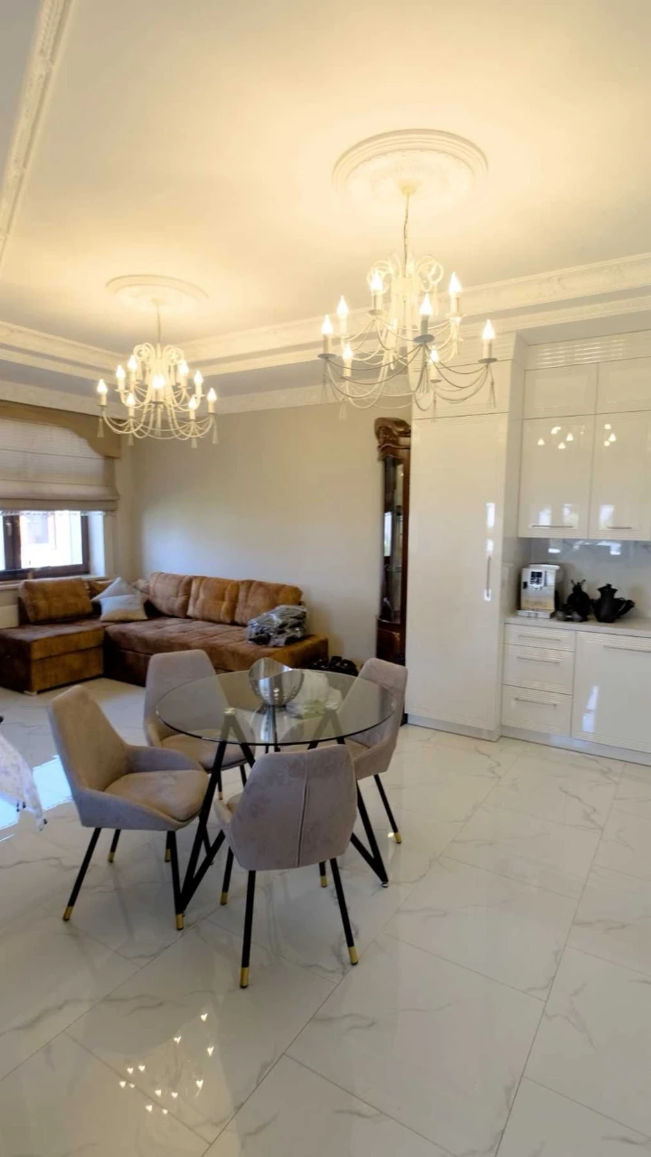 продаж преміального будинку з ремонтом, 30 сот. землі, гость