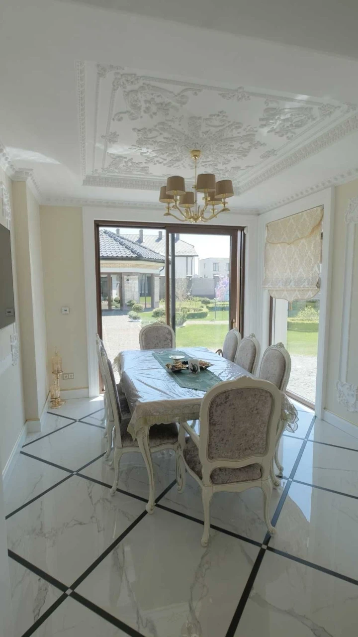 продаж преміального будинку з ремонтом, 30 сот. землі, гость