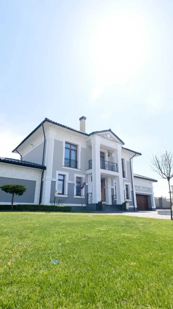 продаж преміального будинку з ремонтом, 30 сот. землі, гость