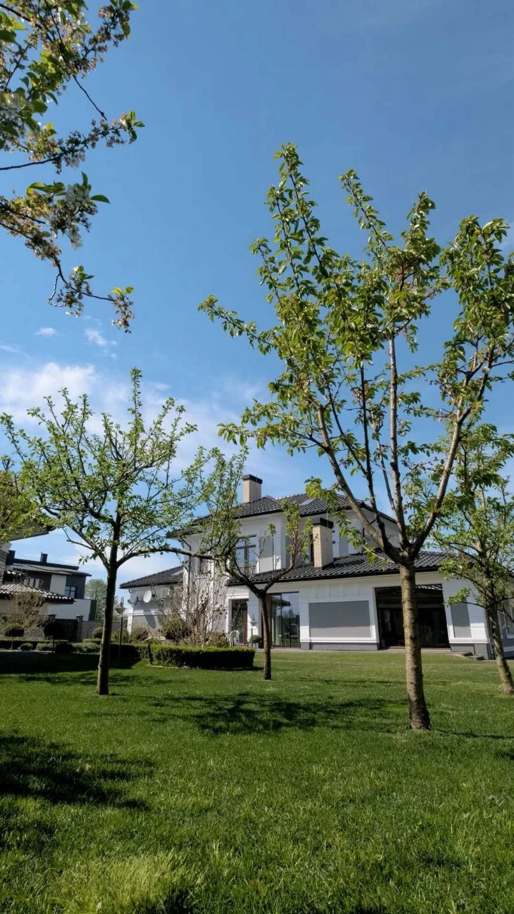 продаж преміального будинку з ремонтом, 30 сот. землі, гость