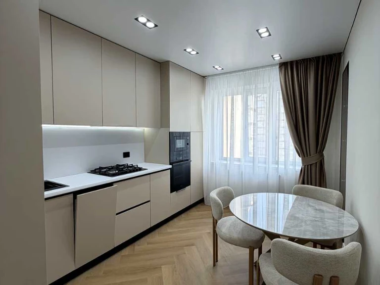 Apartment. Ivano-Frankivsk, Vysochana st.
