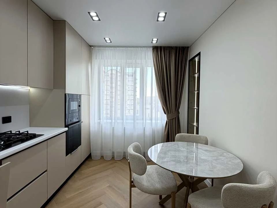 Apartment. Ivano-Frankivsk, Vysochana st.