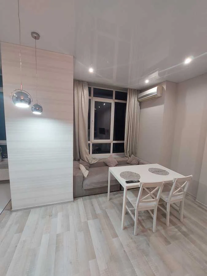 Rent 1-bedroom apartment 47 m², Zhilianska St., 118
