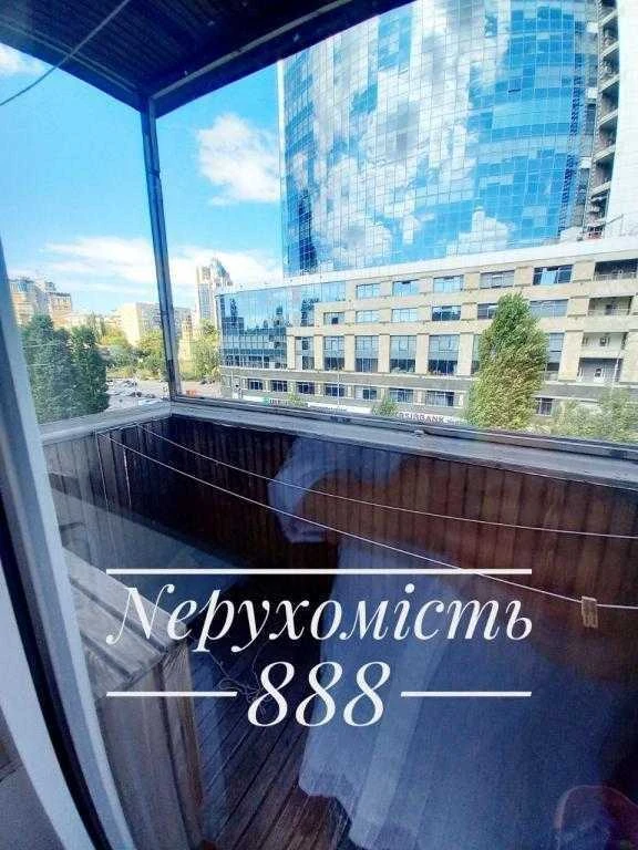 Sale of a 3-bedroom apartment 80.6 sq m, Lesi Ukrainky Blvd., 6