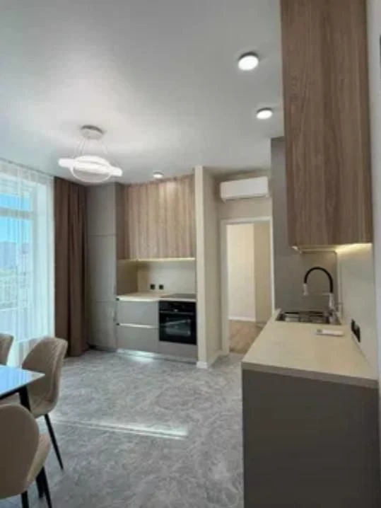 Продається 2-кімнатна квартира в ЖК "Чотири Сезони" біля парку