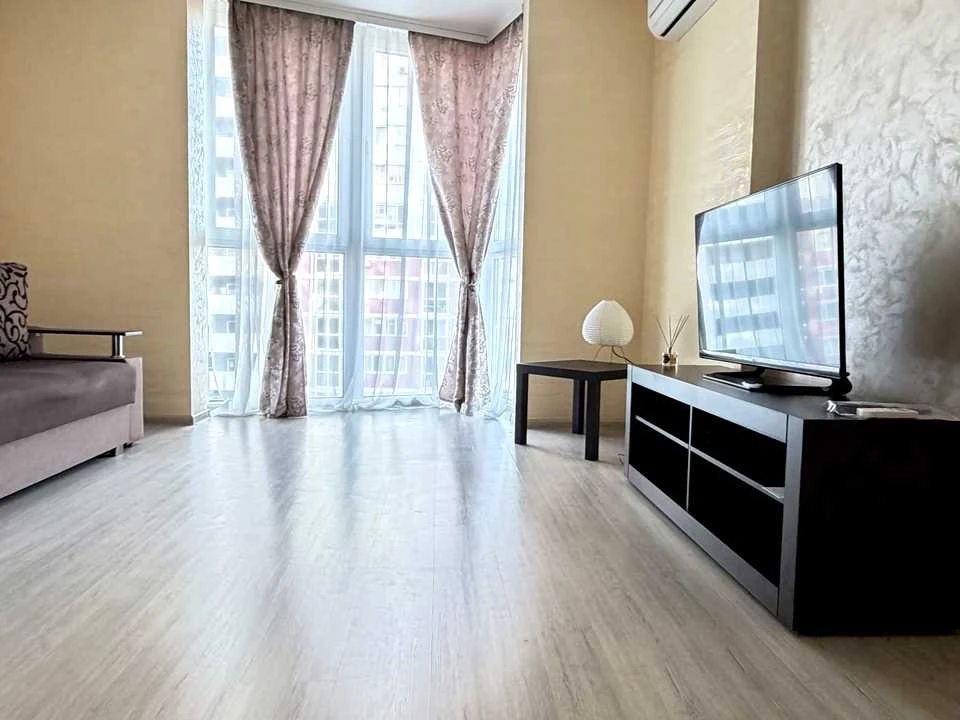 Apartment. Dragomannova st., Kyiv