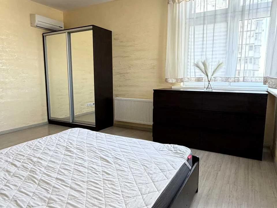 Apartment. Dragomannova st., Kyiv