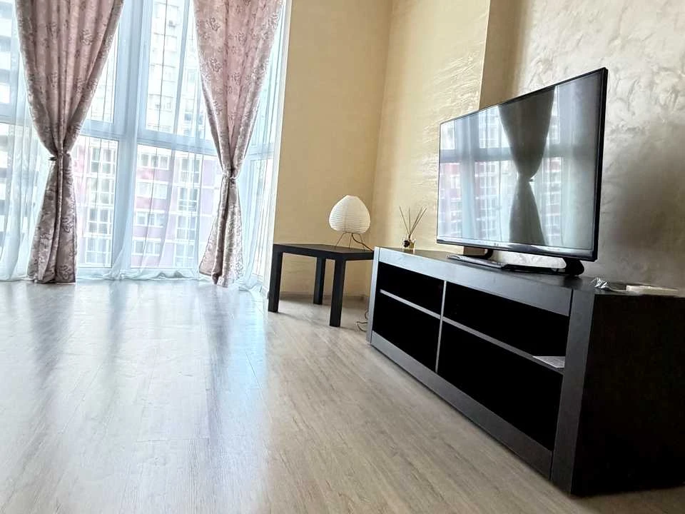 Apartment. Dragomannova st., Kyiv