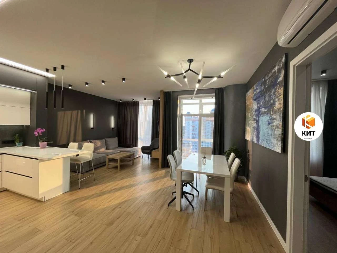 Apartment for Sale: Kharkiv, Klochkovska, 170 sq m