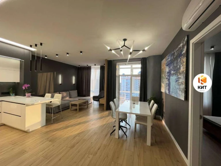 Apartment for Sale: Kharkiv, Klochkovska, 170 sq m