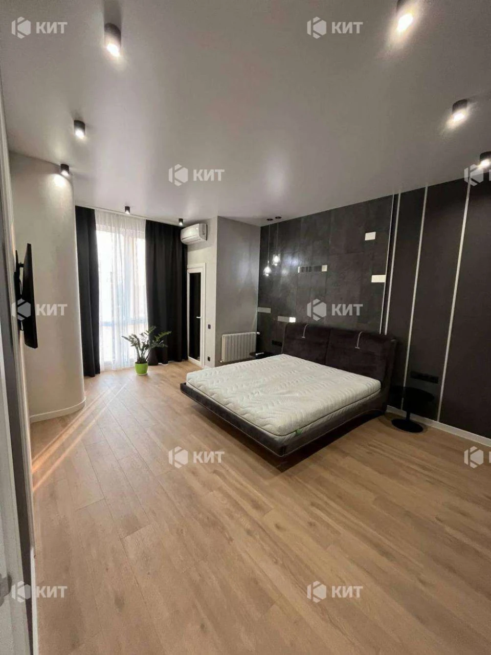 Apartment for Sale: Kharkiv, Klochkovska, 170 sq m