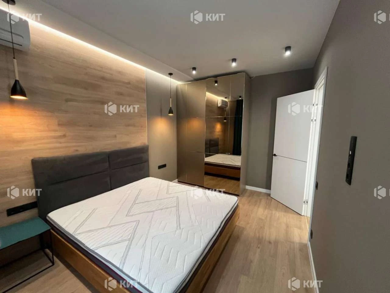 Apartment for Sale: Kharkiv, Klochkovska, 170 sq m