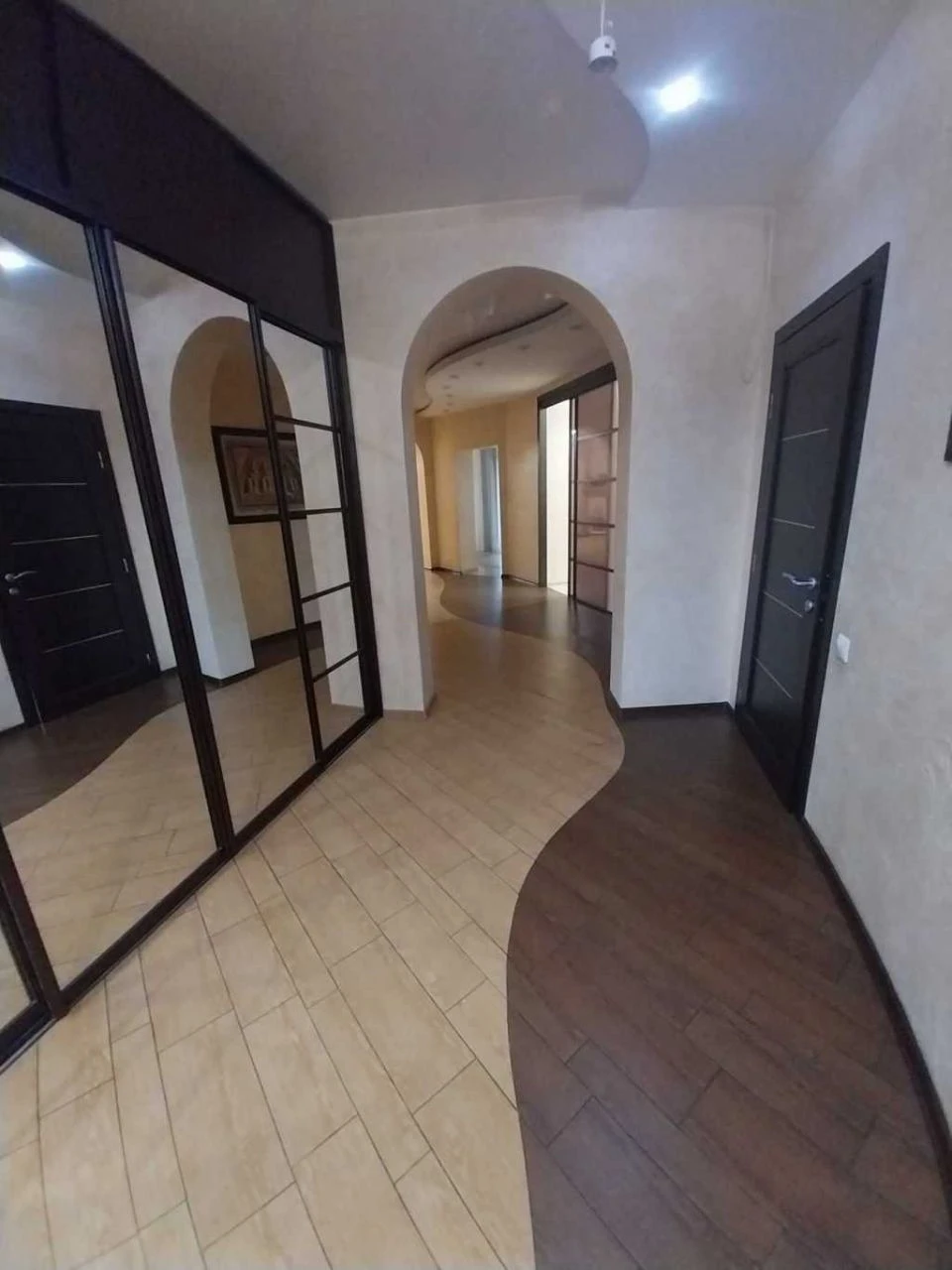 For Sale: 5 Bedrooms, 265 m² in Kyiv, Holosiiv, Chapayevka