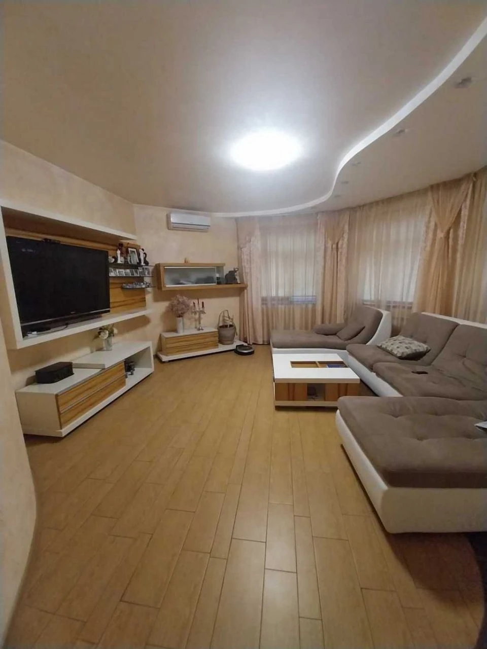 For Sale: 5 Bedrooms, 265 m² in Kyiv, Holosiiv, Chapayevka