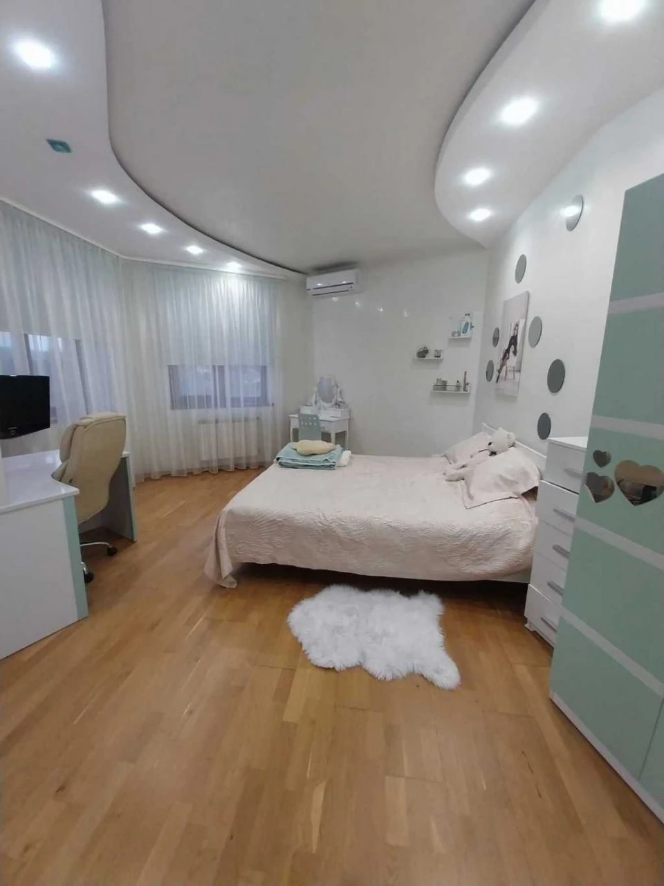For Sale: 5 Bedrooms, 265 m² in Kyiv, Holosiiv, Chapayevka