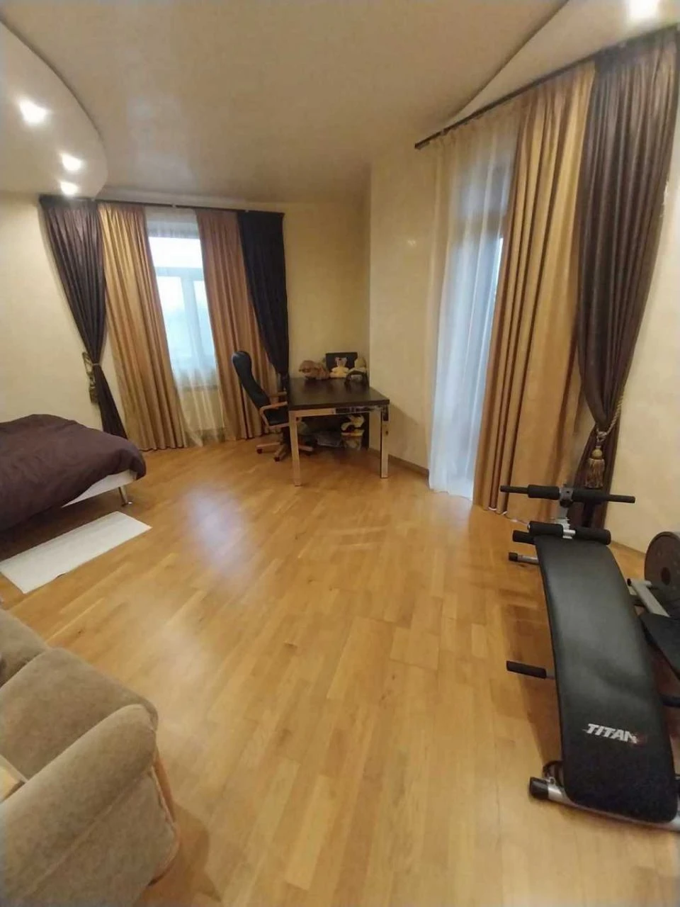 For Sale: 5 Bedrooms, 265 m² in Kyiv, Holosiiv, Chapayevka