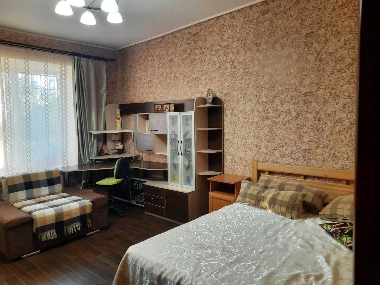 Selling 2-bedroom apartment with renovation, Artёma settlement, Kovtuna Street 10a, 1