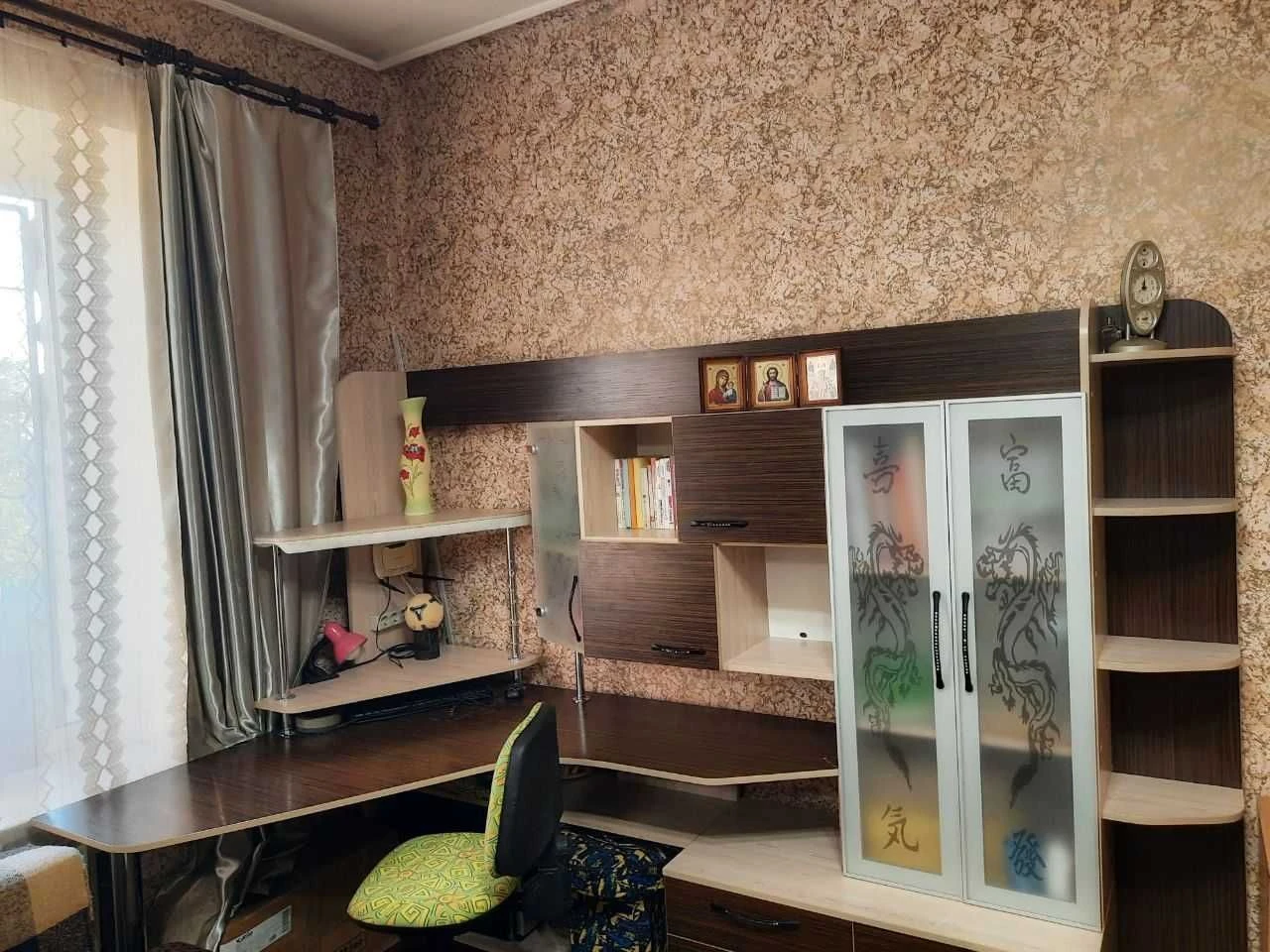 Selling 2-bedroom apartment with renovation, Artёma settlement, Kovtuna Street 10a, 1