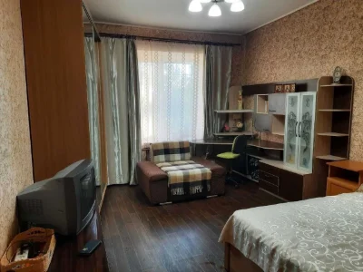 Selling 2-bedroom apartment with renovation, Artёma settlement, Kovtuna Street 10a, 1