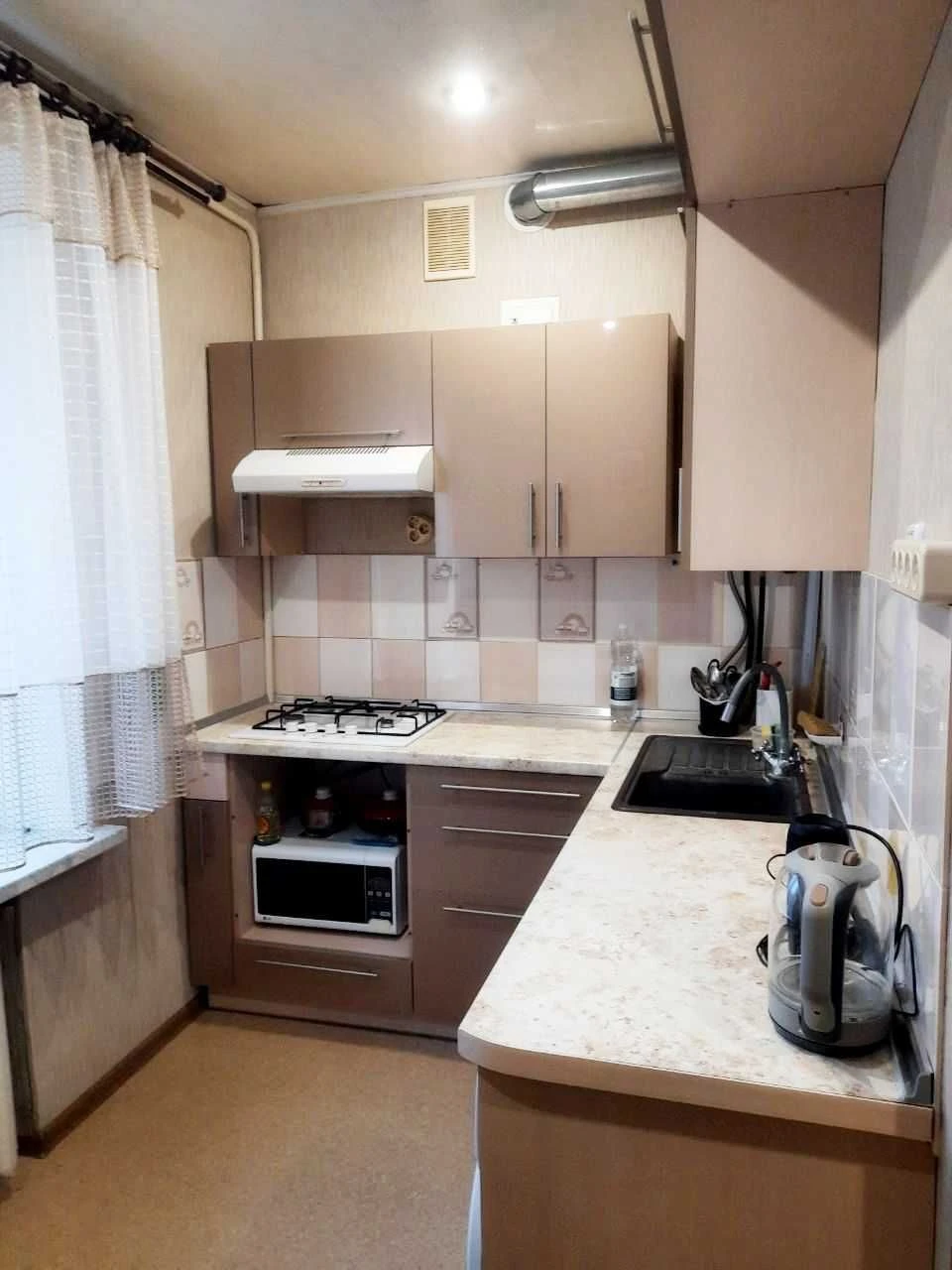 Selling 2-bedroom apartment with renovation, Artёma settlement, Kovtuna Street 10a, 1