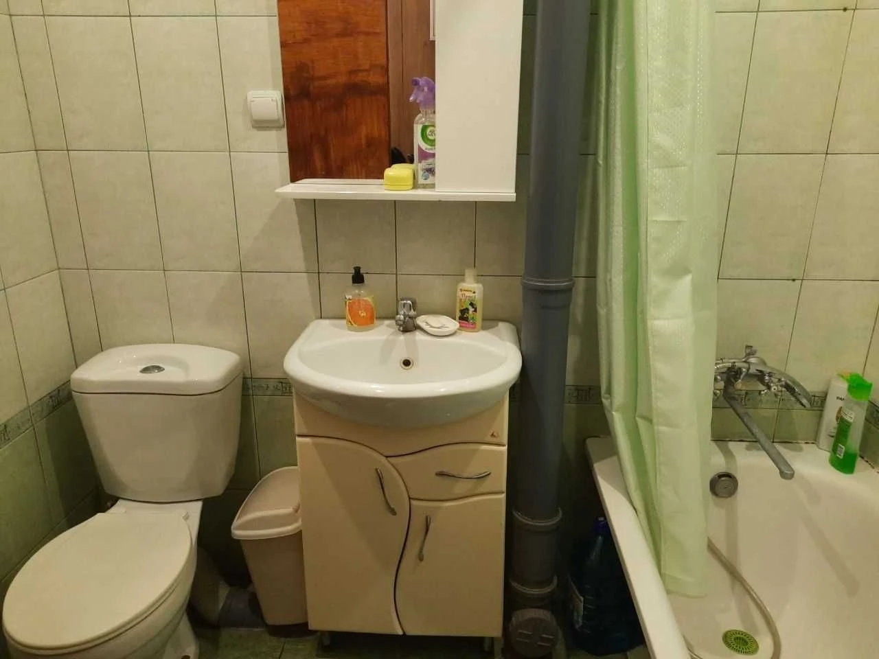 Selling 2-bedroom apartment with renovation, Artёma settlement, Kovtuna Street 10a, 1