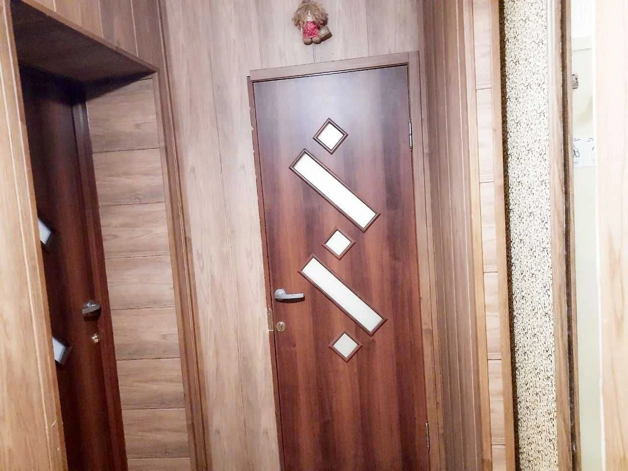 Selling 2-bedroom apartment with renovation, Artёma settlement, Kovtuna Street 10a, 1