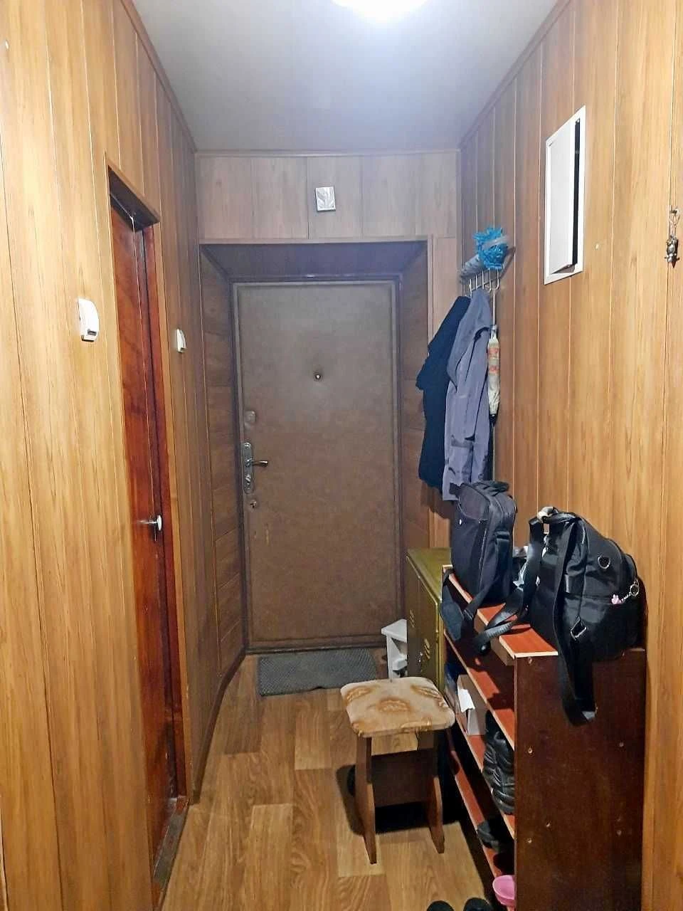 Selling 2-bedroom apartment with renovation, Artёma settlement, Kovtuna Street 10a, 1