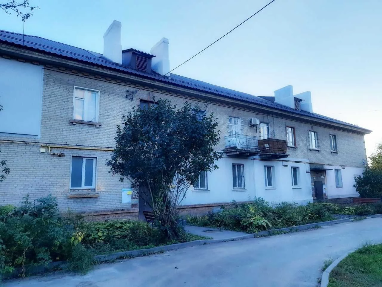 Selling 2-bedroom apartment with renovation, Artёma settlement, Kovtuna Street 10a, 1