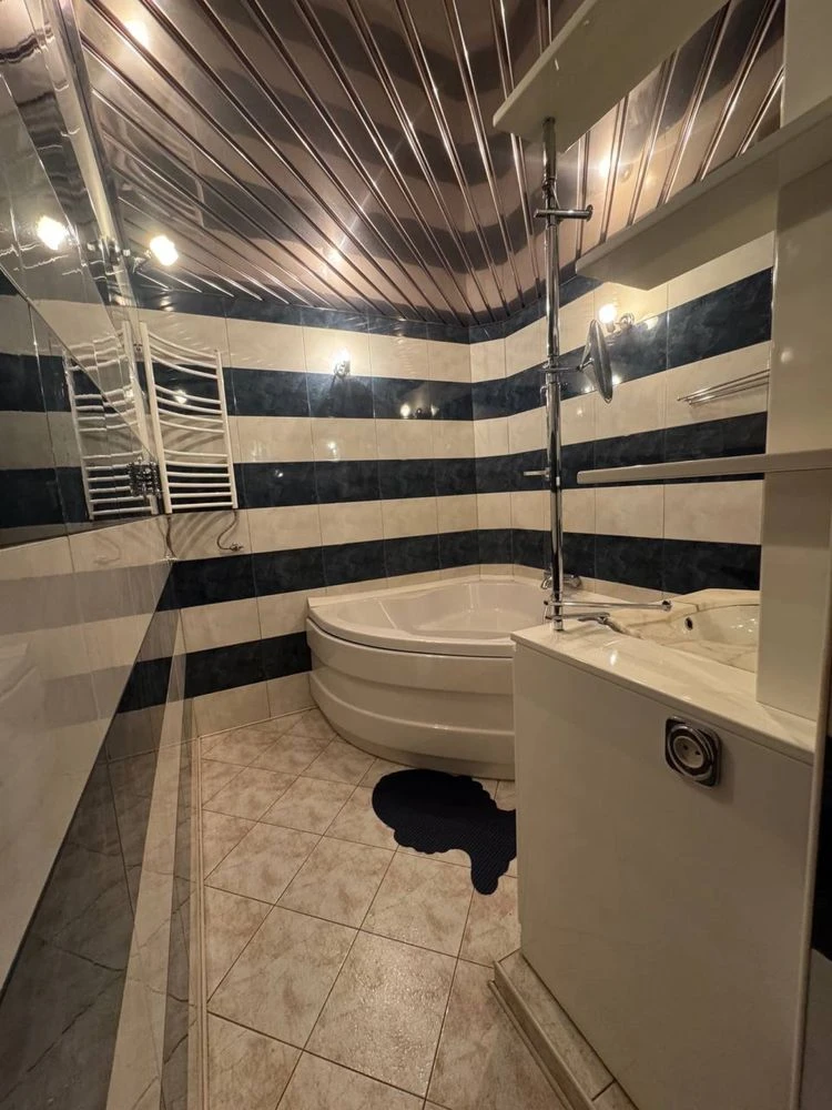 Продається 4-кімнатна квартира, Перемога, Січ, Бульвар