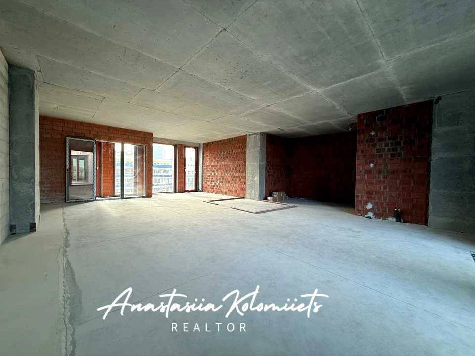 Apartment. 93-ya Cholnolyarskaya Brigada Street, Dnipro