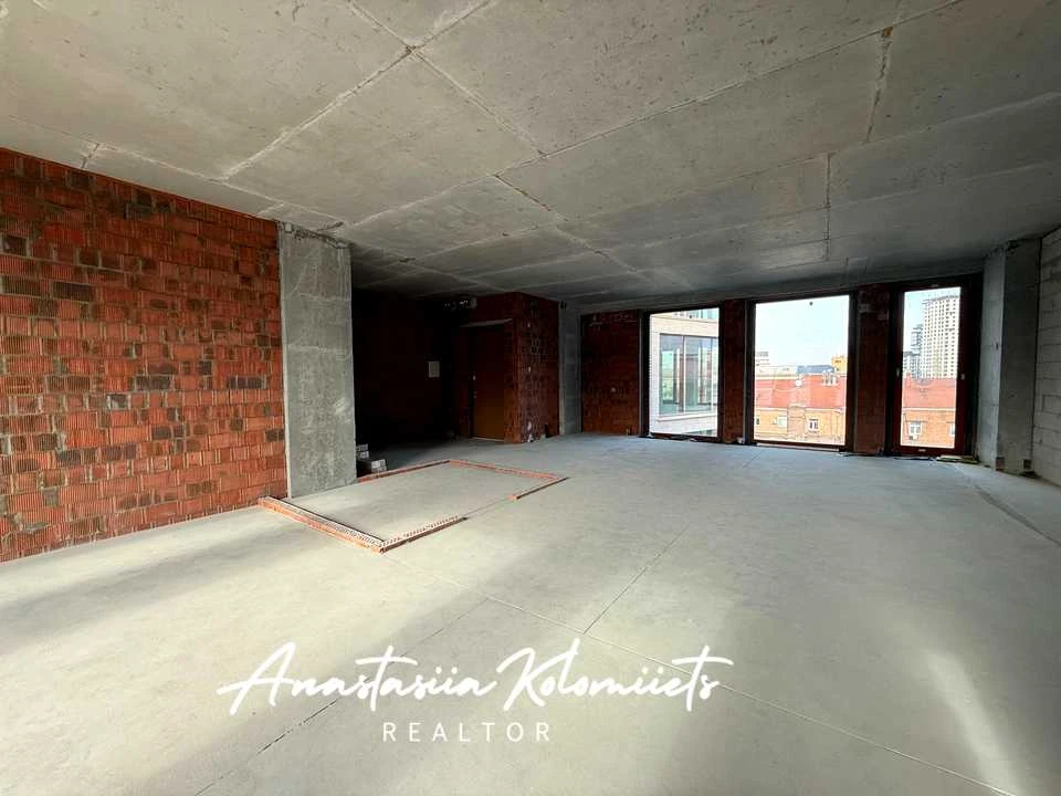 Apartment. 93-ya Cholnolyarskaya Brigada Street, Dnipro