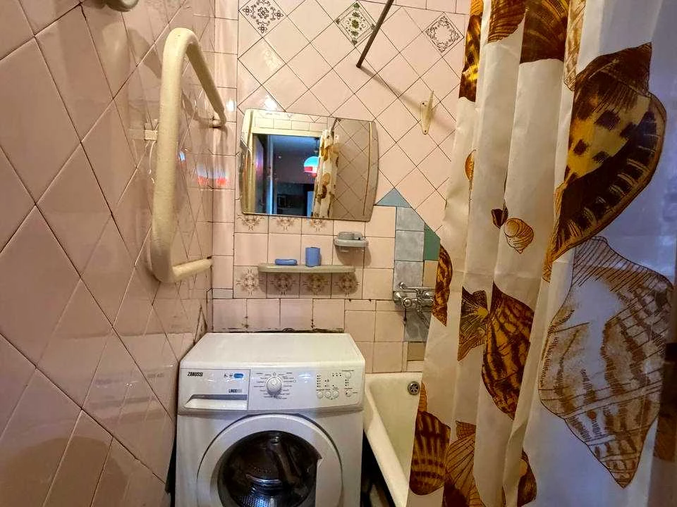 Apartment. Дніpro, Naberezhna Perevomohy st.