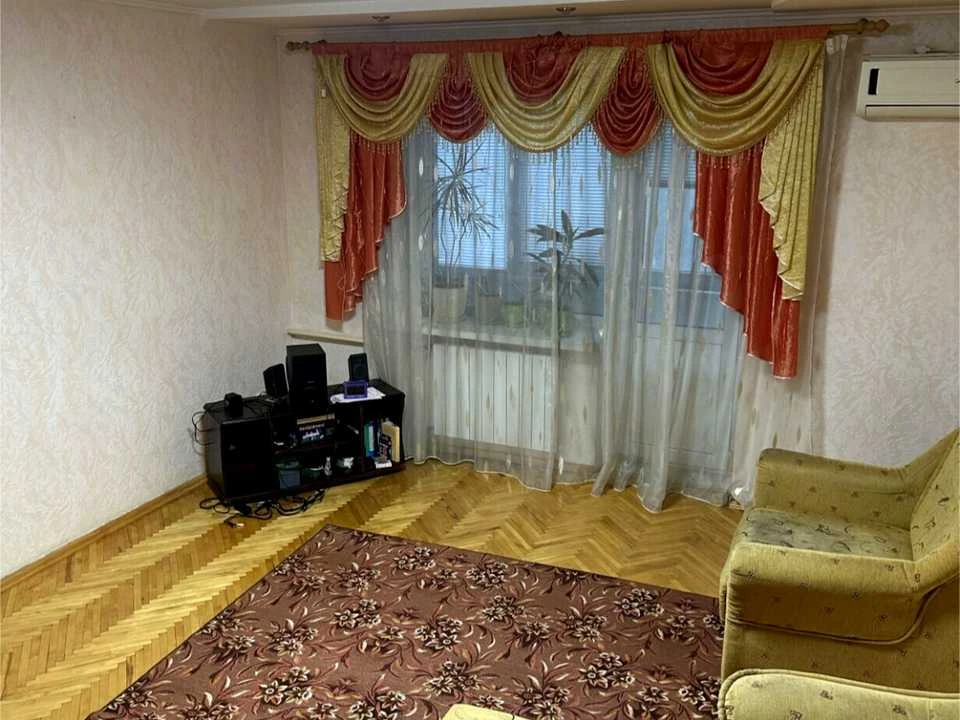 Apartment. Borshchivska st., Kyiv