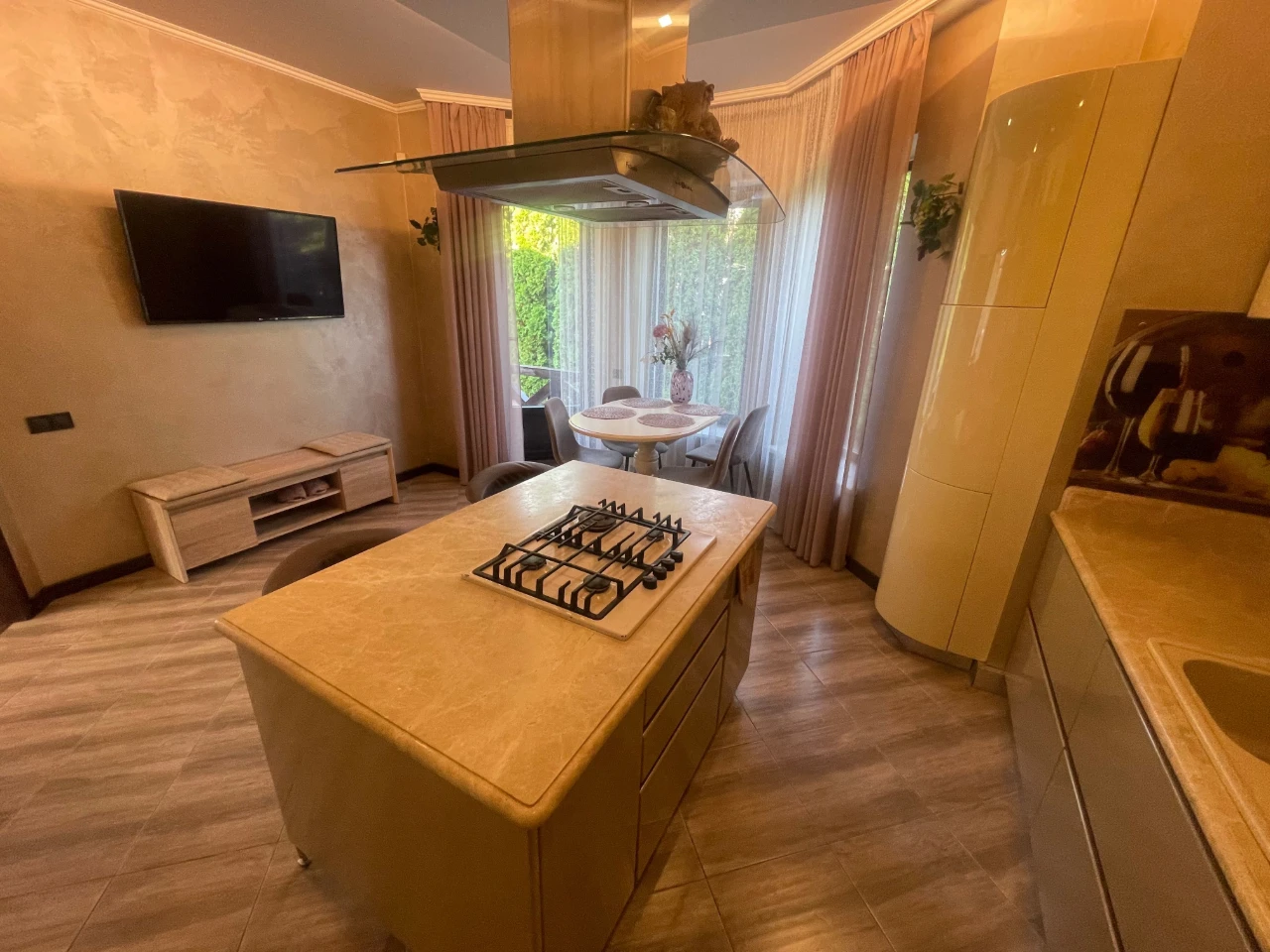 Продаж Будинок 186 м² + гостьовий будинок 45 м², 11 соток, К