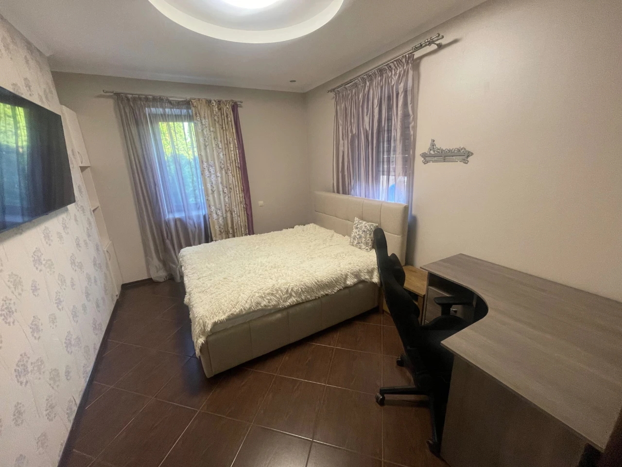 Продаж Будинок 186 м² + гостьовий будинок 45 м², 11 соток, К