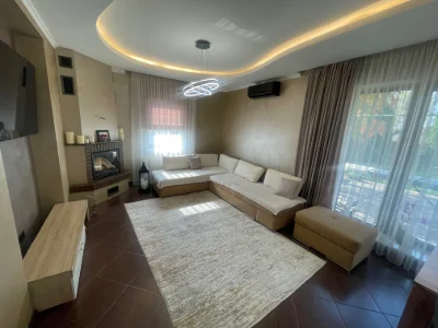 Продаж Будинок 186 м² + гостьовий будинок 45 м², 11 соток, К