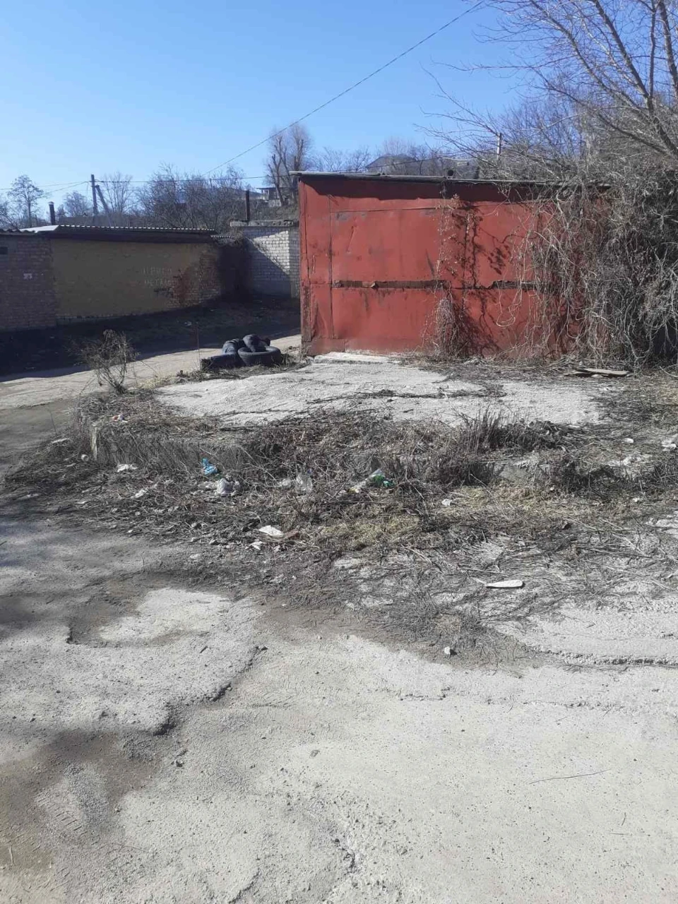 Продається фундамент у гаражному кооперативі.