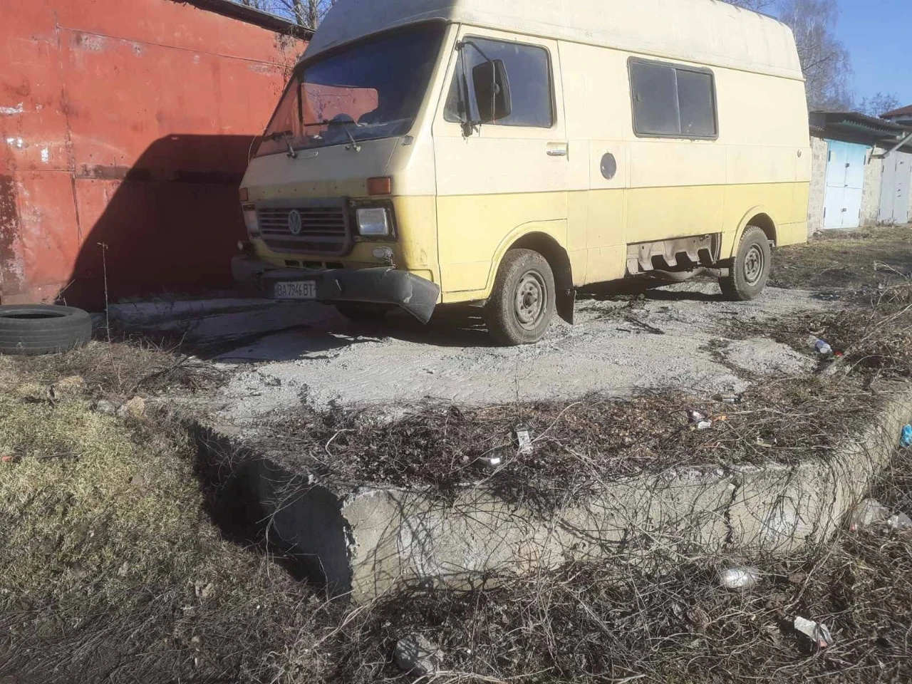 Продається фундамент у гаражному кооперативі.