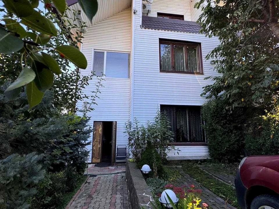 Будинок. Чернівці, Гостомельський пров.
