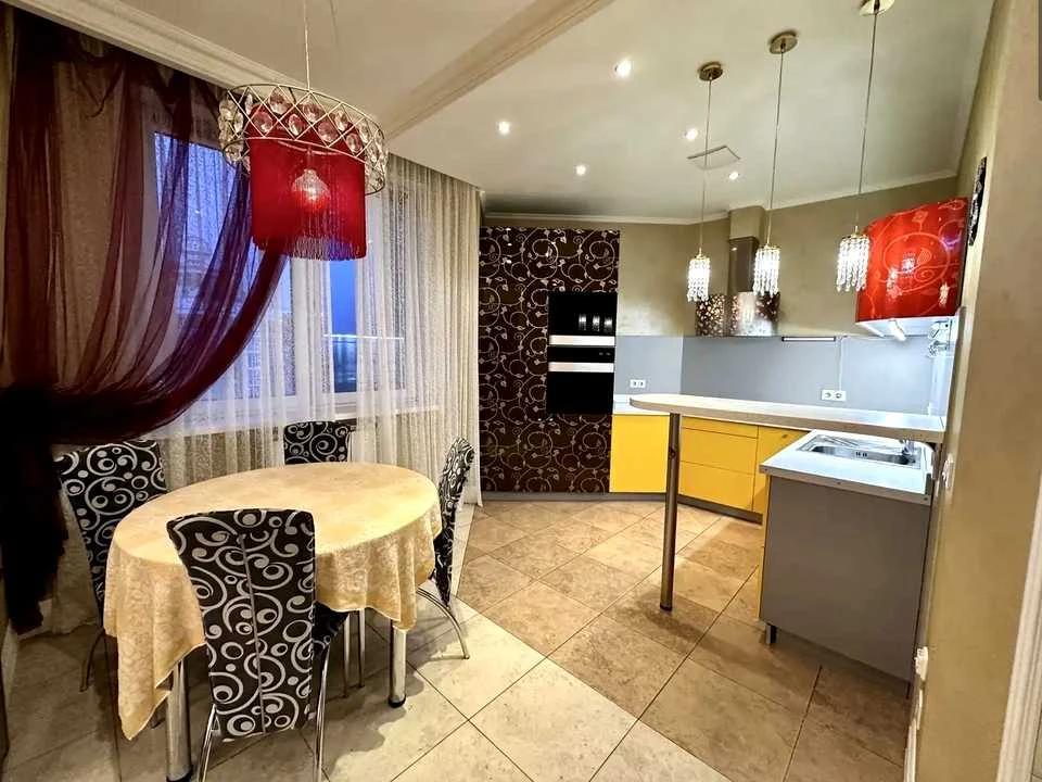 Apartment. Volodymyr Iasiuk Street, Kyiv