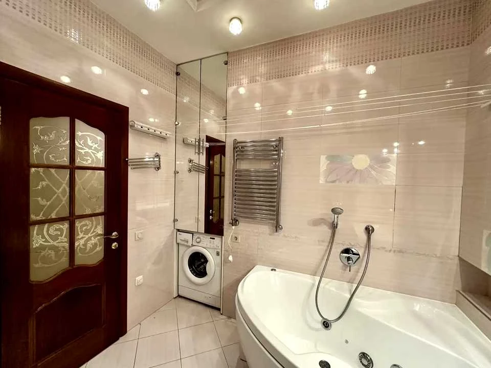 Apartment. Volodymyr Iasiuk Street, Kyiv