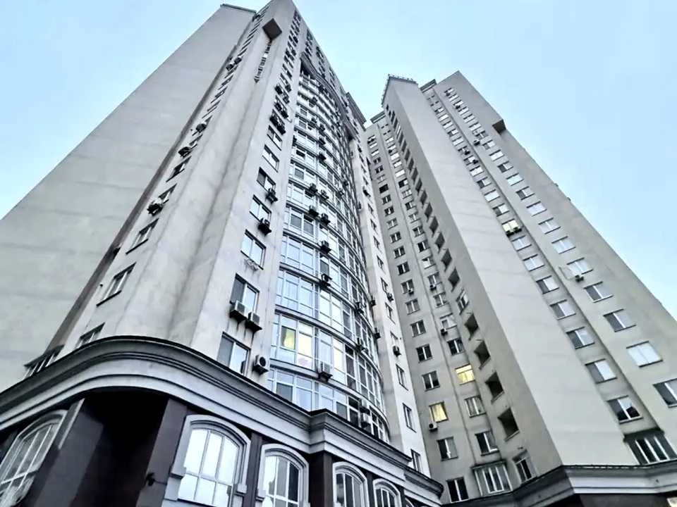 Apartment. Volodymyr Iasiuk Street, Kyiv