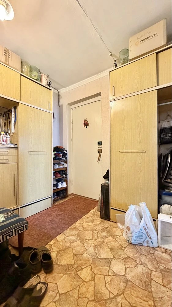 Продам 3к квартиру р-н Титова